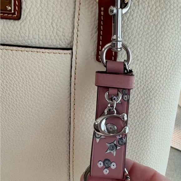 Coach Trigger Snap keychain - Picture 3 of 3